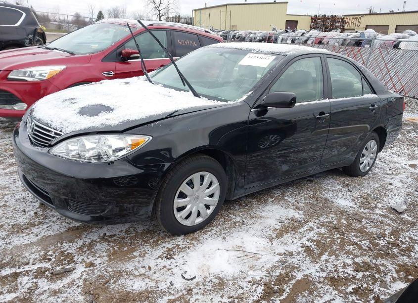 Photo 2 of 2005 Toyota Camry LE (VIN 4T1BE32K85U400099)