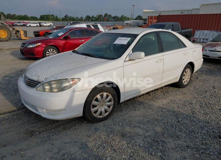 Photo 2 of 2005 Toyota Camry LE (VIN 4T1BE32K85U401432)