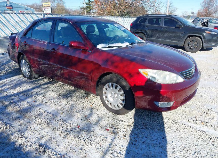 2005 Toyota Camry XLE (VIN 4T1BE32K85U420112) main photo