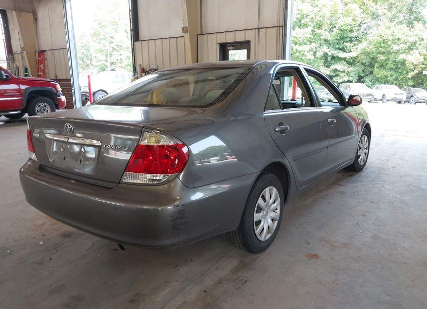 Photo 4 of 2005 Toyota Camry LE (VIN 4T1BE32K85U543831)