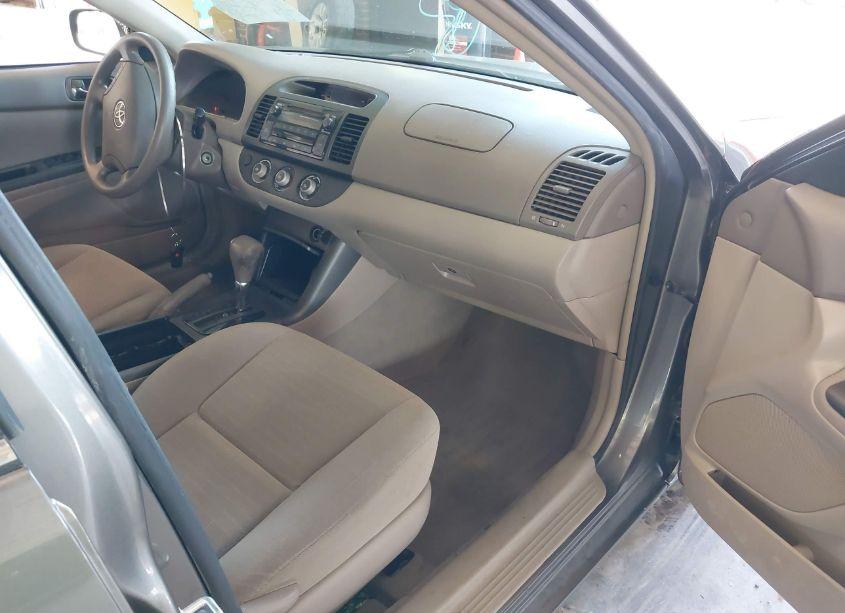 Photo 5 of 2005 Toyota Camry LE (VIN 4T1BE32K85U543831)