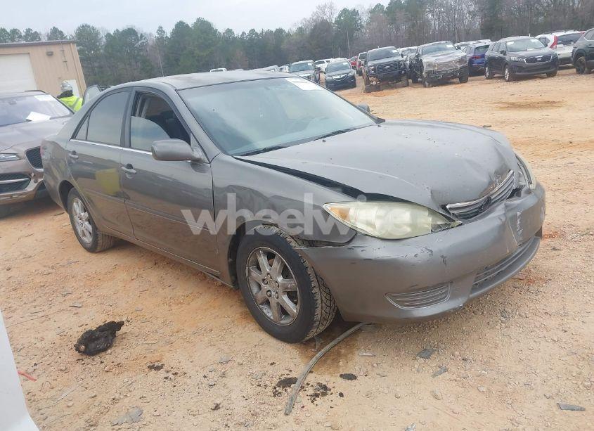 2005 Toyota Camry LE (VIN 4T1BE32K85U547409) main photo