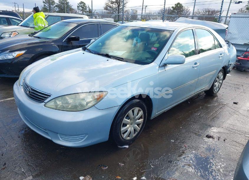 Photo 2 of 2005 Toyota Camry LE (VIN 4T1BE32K85U557597)