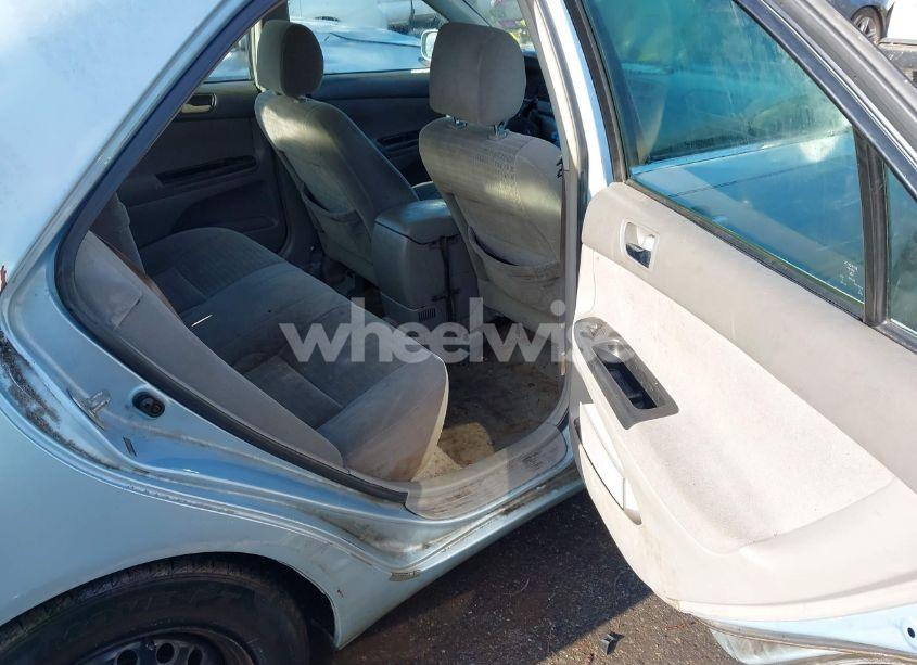Photo 8 of 2005 Toyota Camry LE (VIN 4T1BE32K85U557597)