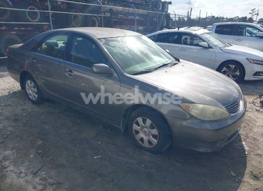 2005 Toyota Camry LE (VIN 4T1BE32K85U573296) main photo