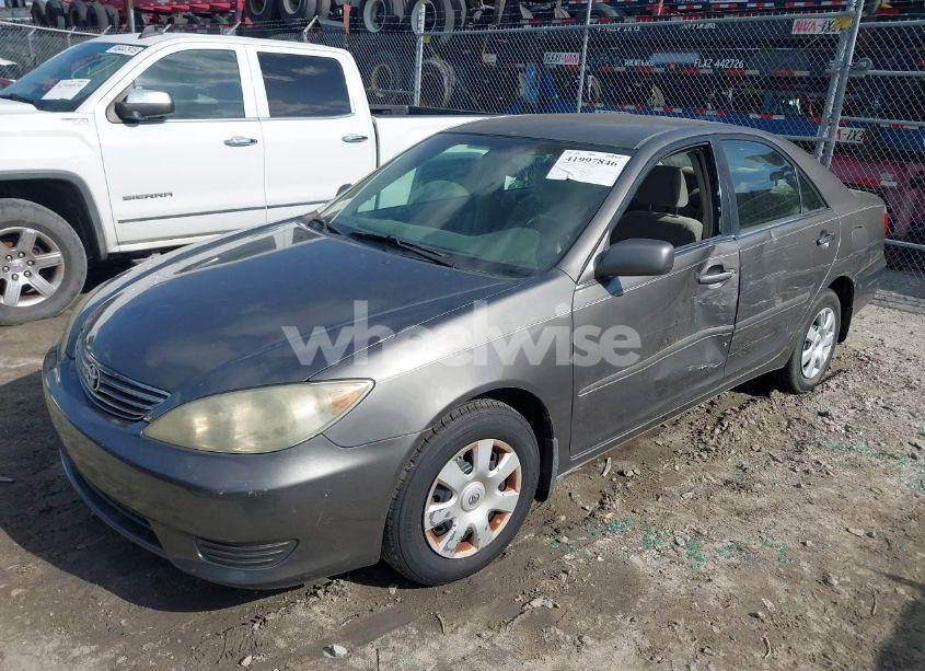 Photo 2 of 2005 Toyota Camry LE (VIN 4T1BE32K85U573296)