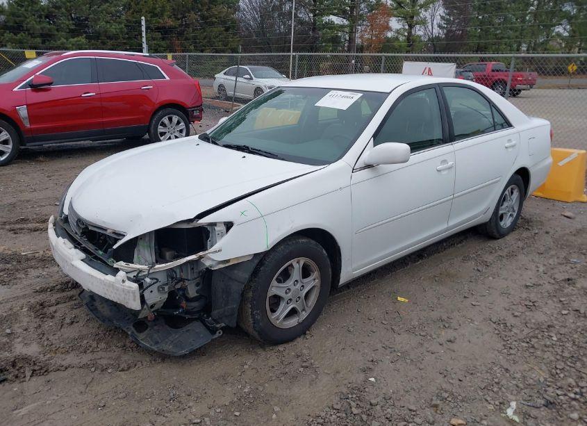 Photo 2 of 2005 Toyota Camry LE (VIN 4T1BE32K85U575095)