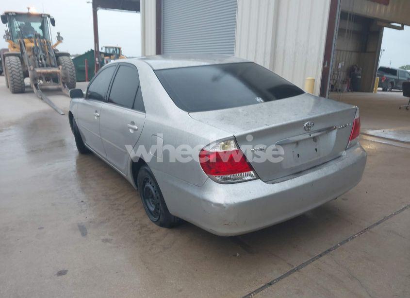 Photo 3 of 2005 Toyota Camry LE (VIN 4T1BE32K85U583746)