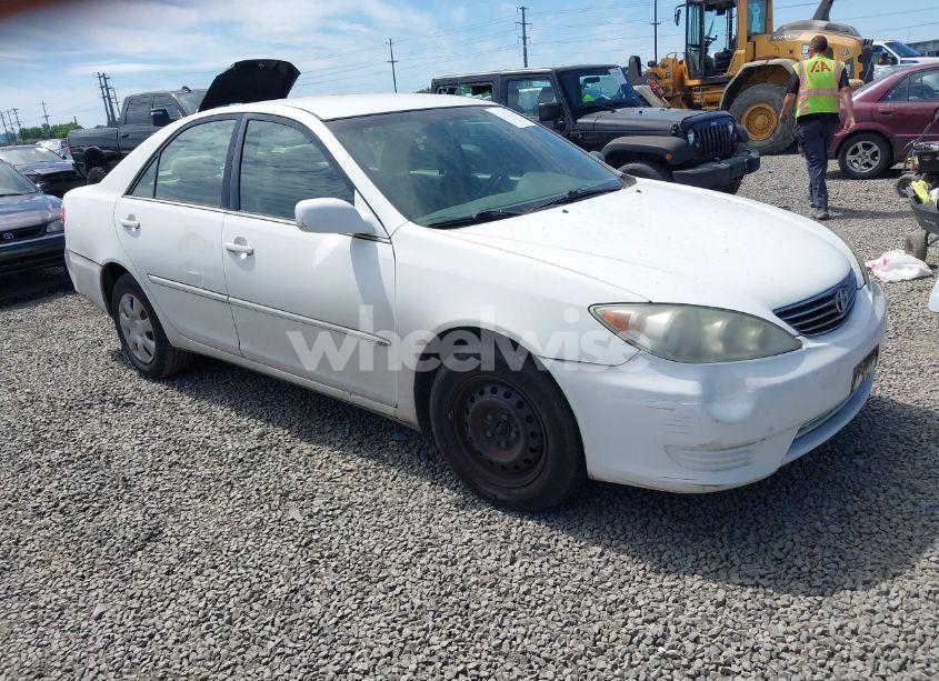 2005 Toyota Camry LE (VIN 4T1BE32K85U605146) main photo