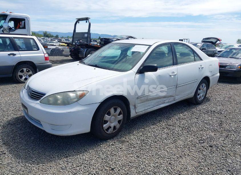 Photo 2 of 2005 Toyota Camry LE (VIN 4T1BE32K85U605146)
