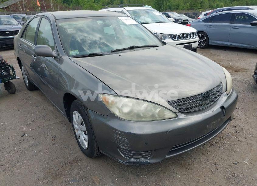 2005 Toyota Camry LE (VIN 4T1BE32K85U625154) main photo