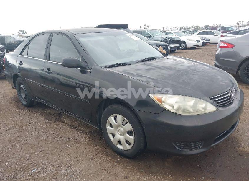 2005 Toyota Camry LE (VIN 4T1BE32K85U632119) main photo