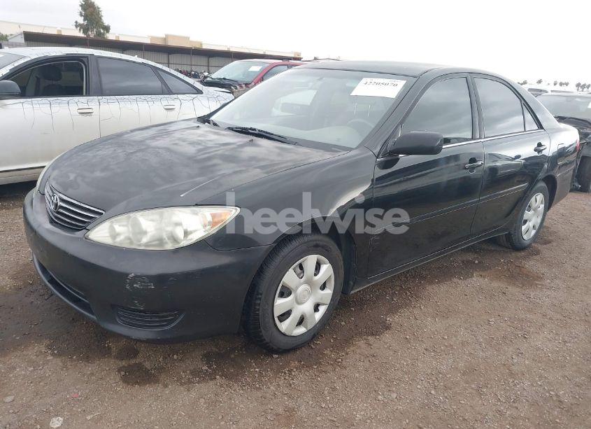 Photo 2 of 2005 Toyota Camry LE (VIN 4T1BE32K85U632119)