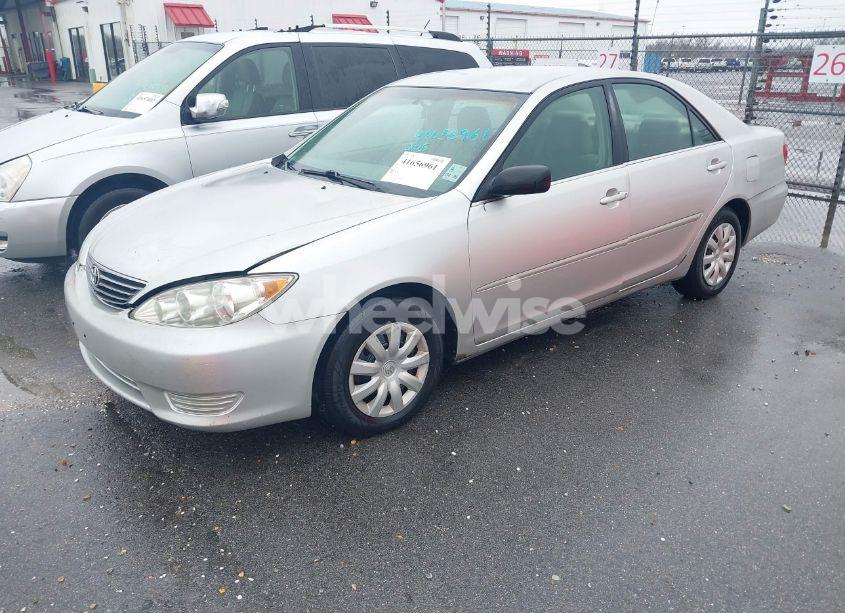 Photo 2 of 2005 Toyota Camry STD (VIN 4T1BE32K85U635814)