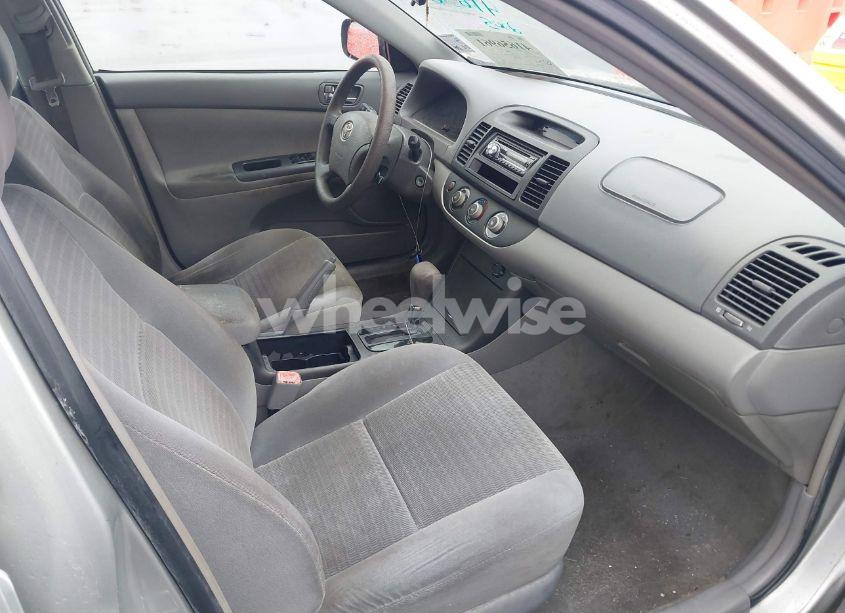 Photo 5 of 2005 Toyota Camry STD (VIN 4T1BE32K85U635814)