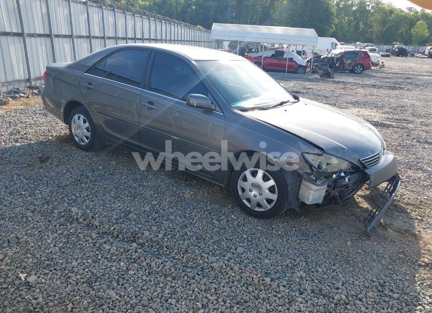 2005 Toyota Camry LE (VIN 4T1BE32K85U973293) main photo