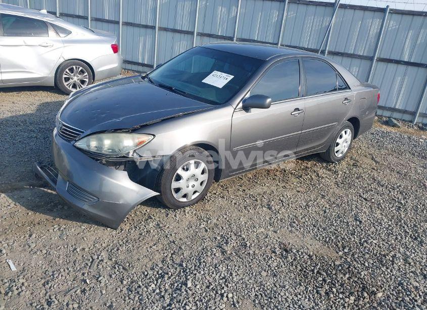 Photo 2 of 2005 Toyota Camry LE (VIN 4T1BE32K85U973293)