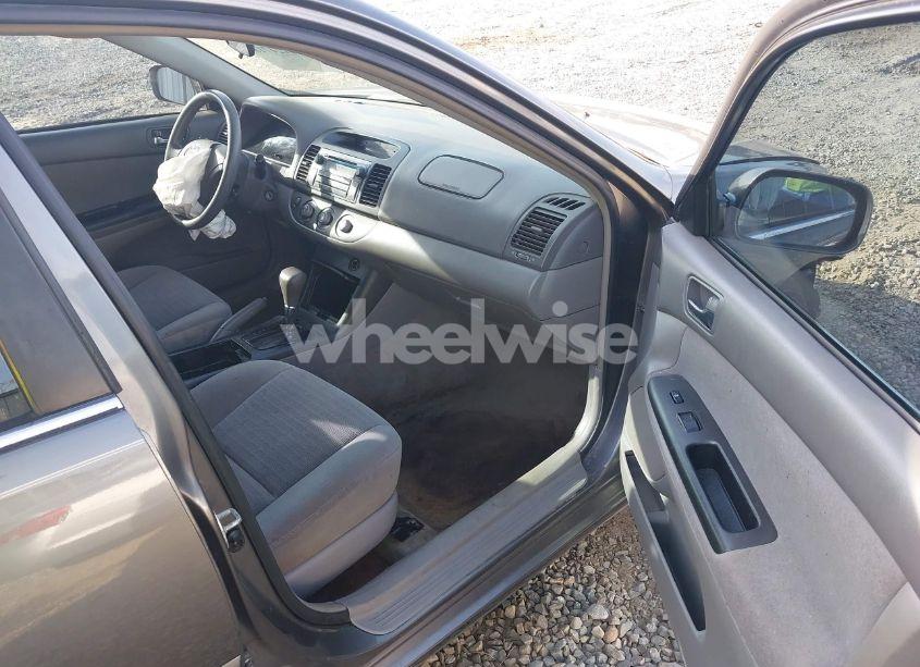 Photo 5 of 2005 Toyota Camry LE (VIN 4T1BE32K85U973293)