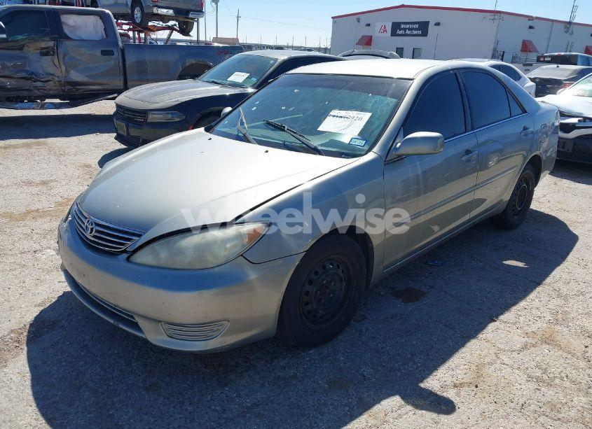 Photo 2 of 2005 Toyota Camry LE (VIN 4T1BE32K85U991020)