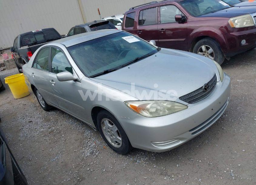 2002 Toyota Camry LE (VIN 4T1BE32K92U005327) main photo