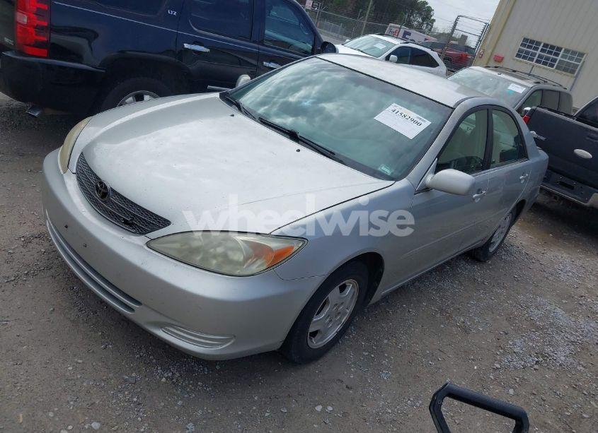 Photo 2 of 2002 Toyota Camry LE (VIN 4T1BE32K92U005327)