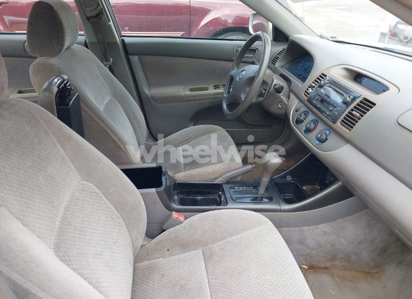 Photo 5 of 2002 Toyota Camry LE (VIN 4T1BE32K92U005327)