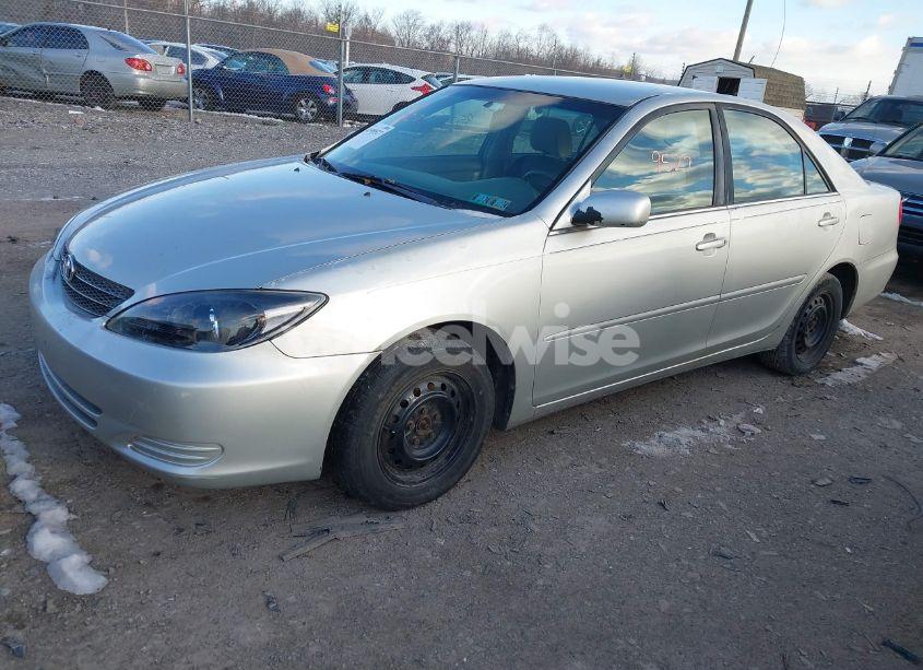 Photo 2 of 2002 Toyota Camry LE (VIN 4T1BE32K92U028980)