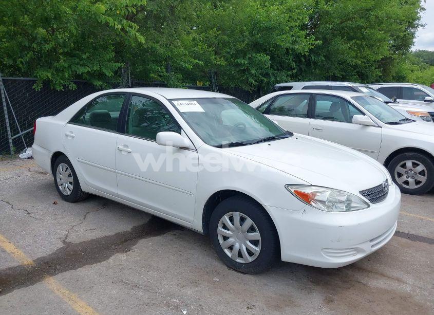 2002 Toyota Camry LE (VIN 4T1BE32K92U047903) main photo