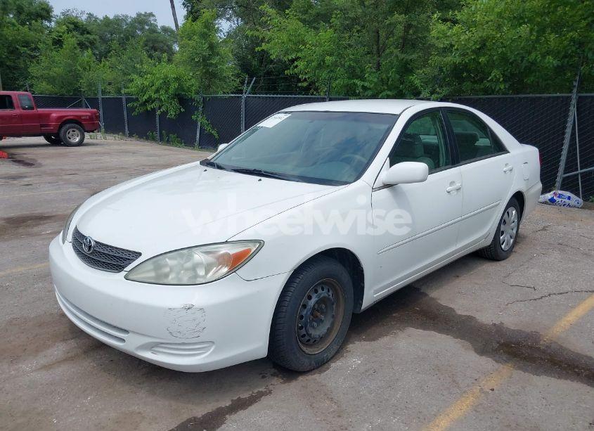 Photo 2 of 2002 Toyota Camry LE (VIN 4T1BE32K92U047903)