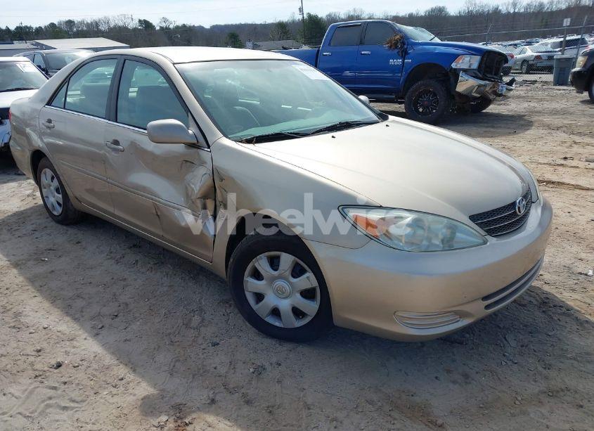 2002 Toyota Camry LE (VIN 4T1BE32K92U069139) main photo