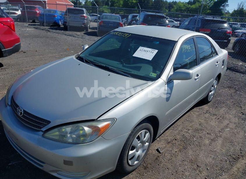 Photo 2 of 2002 Toyota Camry LE (VIN 4T1BE32K92U114712)