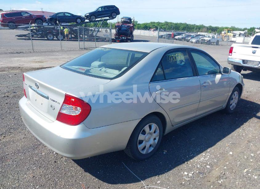 Photo 4 of 2002 Toyota Camry LE (VIN 4T1BE32K92U114712)