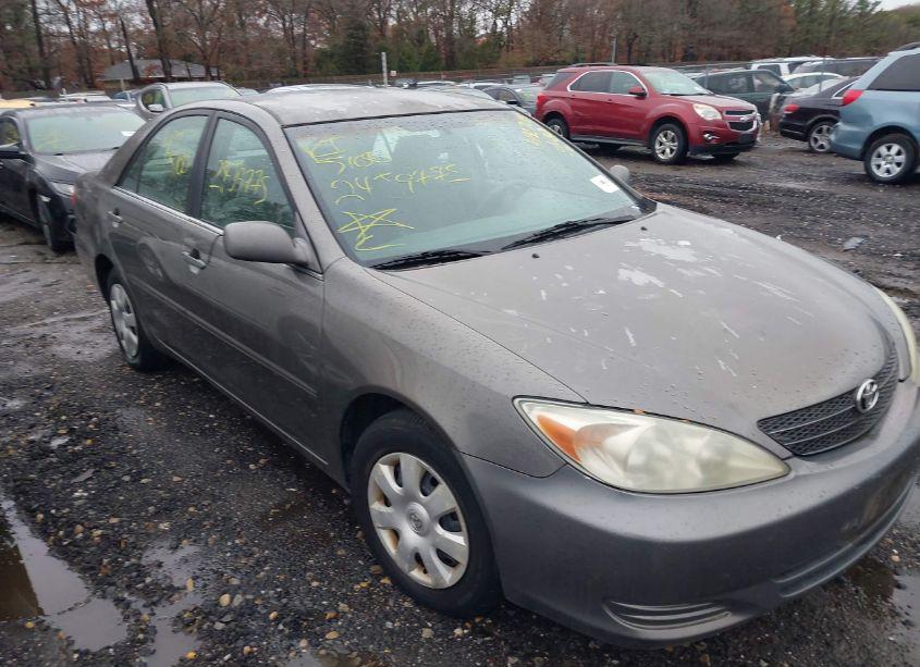 2002 Toyota Camry LE (VIN 4T1BE32K92U549374) main photo