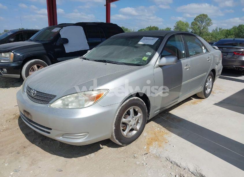 Photo 2 of 2002 Toyota Camry LE (VIN 4T1BE32K92U554994)