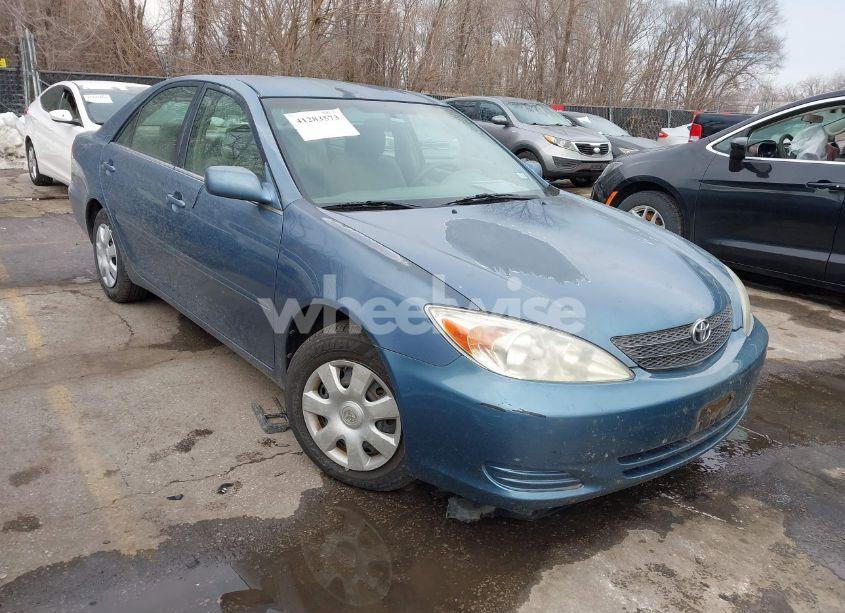 2002 Toyota Camry LE (VIN 4T1BE32K92U569897) main photo