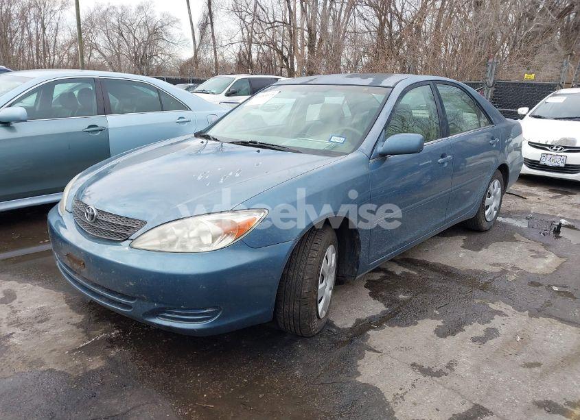 Photo 2 of 2002 Toyota Camry LE (VIN 4T1BE32K92U569897)