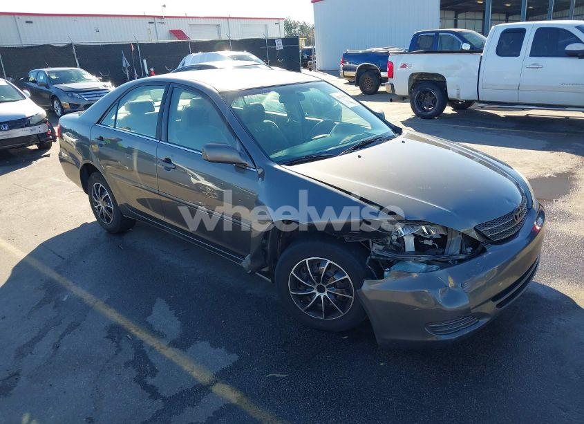 2002 Toyota Camry LE (VIN 4T1BE32K92U570578) main photo