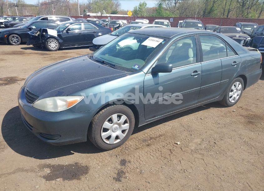 Photo 2 of 2002 Toyota Camry LE (VIN 4T1BE32K92U581337)