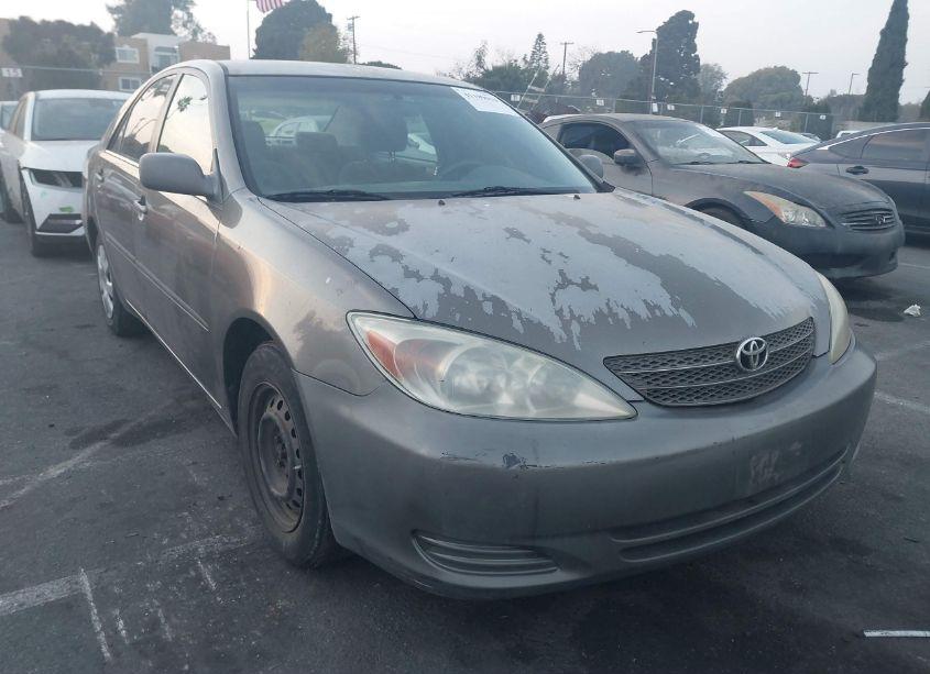 2002 Toyota Camry LE (VIN 4T1BE32K92U583038) main photo
