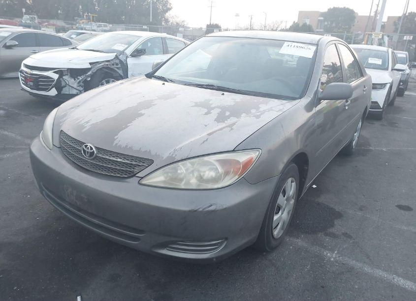 Photo 2 of 2002 Toyota Camry LE (VIN 4T1BE32K92U583038)
