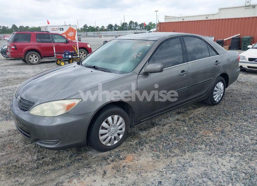 Photo 2 of 2002 Toyota Camry LE (VIN 4T1BE32K92U587008)
