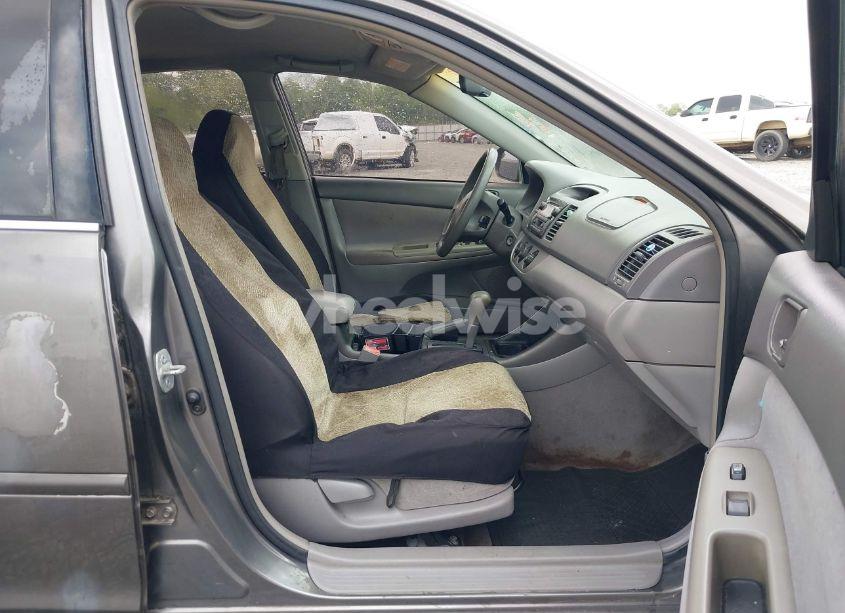 Photo 5 of 2002 Toyota Camry LE (VIN 4T1BE32K92U587008)