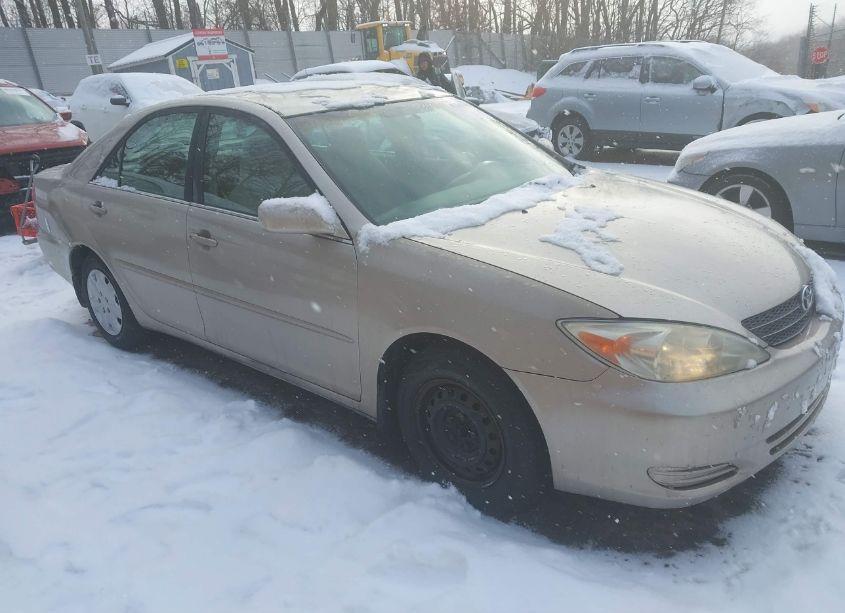 2002 Toyota Camry LE (VIN 4T1BE32K92U598509) main photo