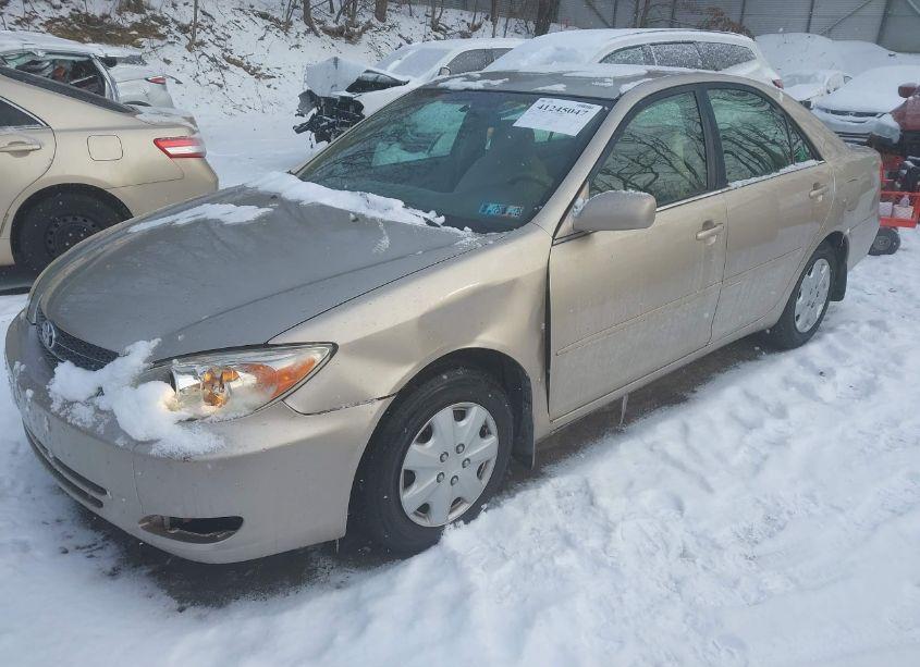Photo 2 of 2002 Toyota Camry LE (VIN 4T1BE32K92U598509)