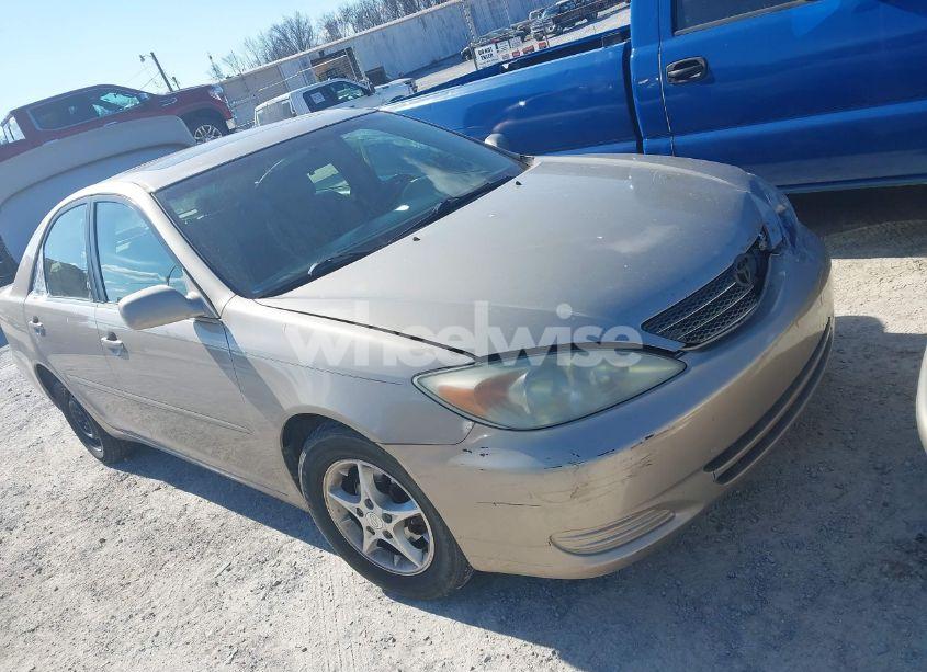 2002 Toyota Camry LE (VIN 4T1BE32K92U618449) main photo