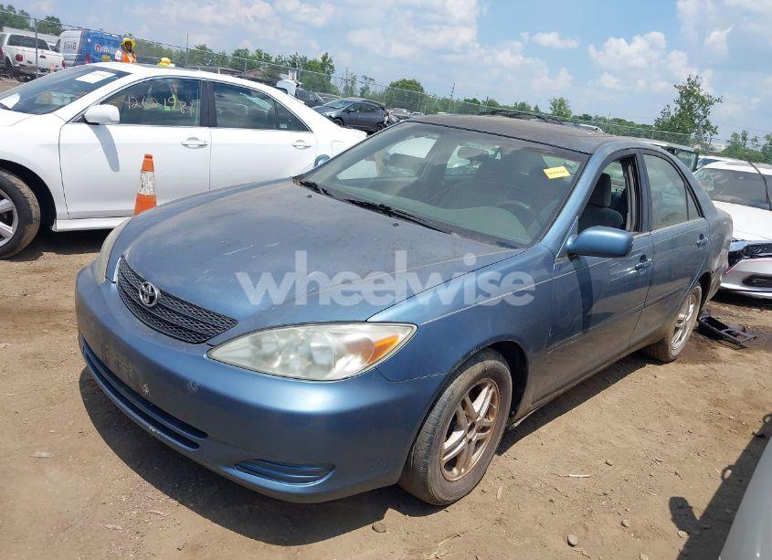 Photo 2 of 2002 Toyota Camry LE (VIN 4T1BE32K92U622078)