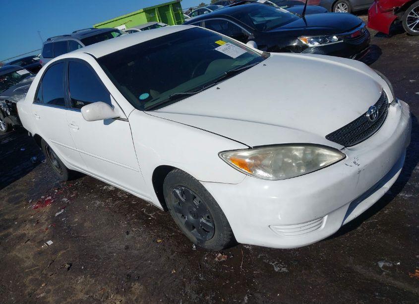 2003 Toyota Camry LE (VIN 4T1BE32K93U141250) main photo