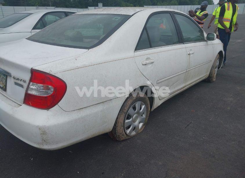 Photo 4 of 2003 Toyota Camry LE (VIN 4T1BE32K93U146514)