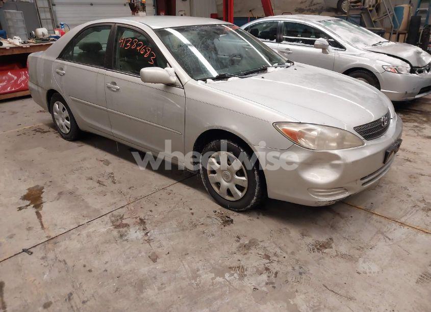 2003 Toyota Camry LE (VIN 4T1BE32K93U147095) main photo