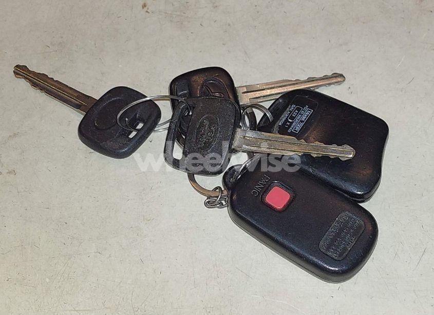 Photo 11 of 2003 Toyota Camry LE (VIN 4T1BE32K93U147095)